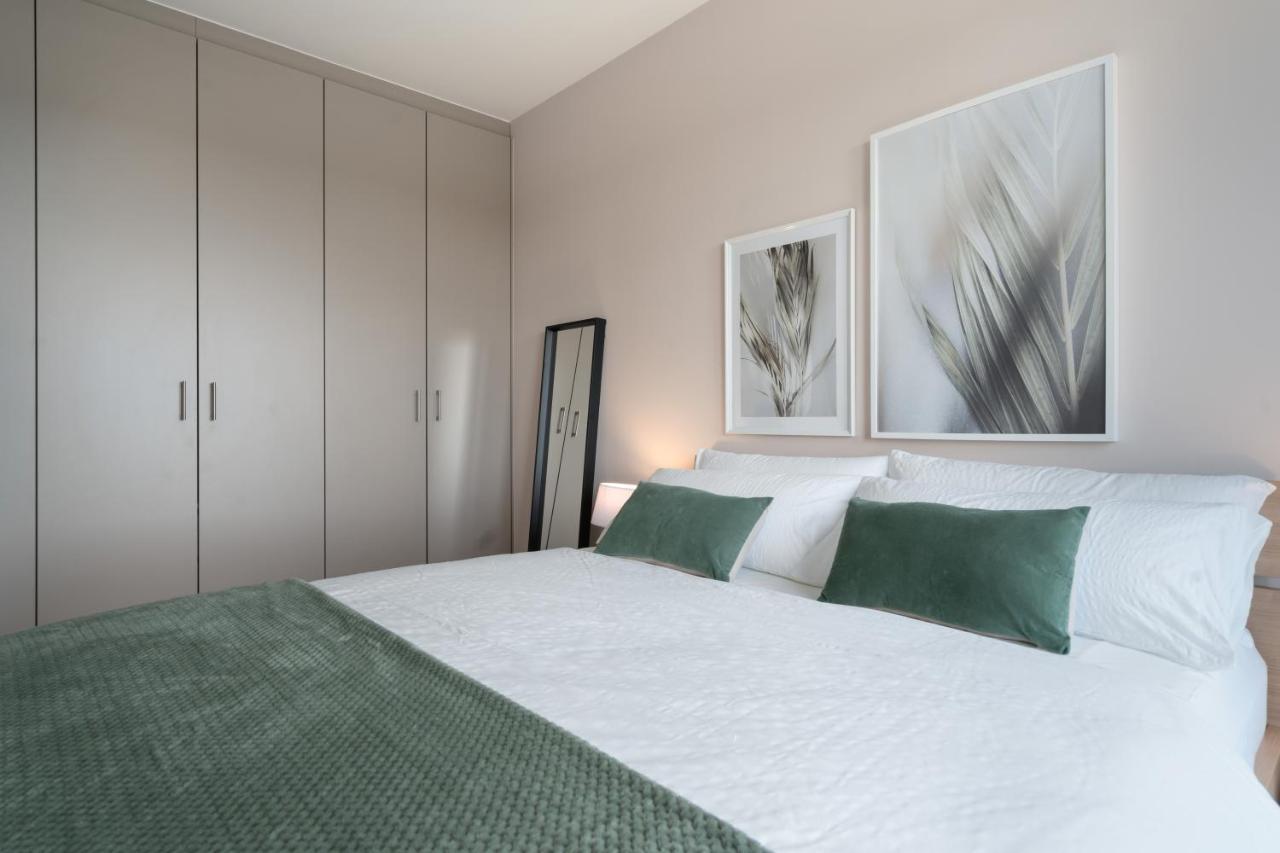 SHS Homes: Luxe Highrise with Stunning Views and Workspace Hasselt Exterior photo
