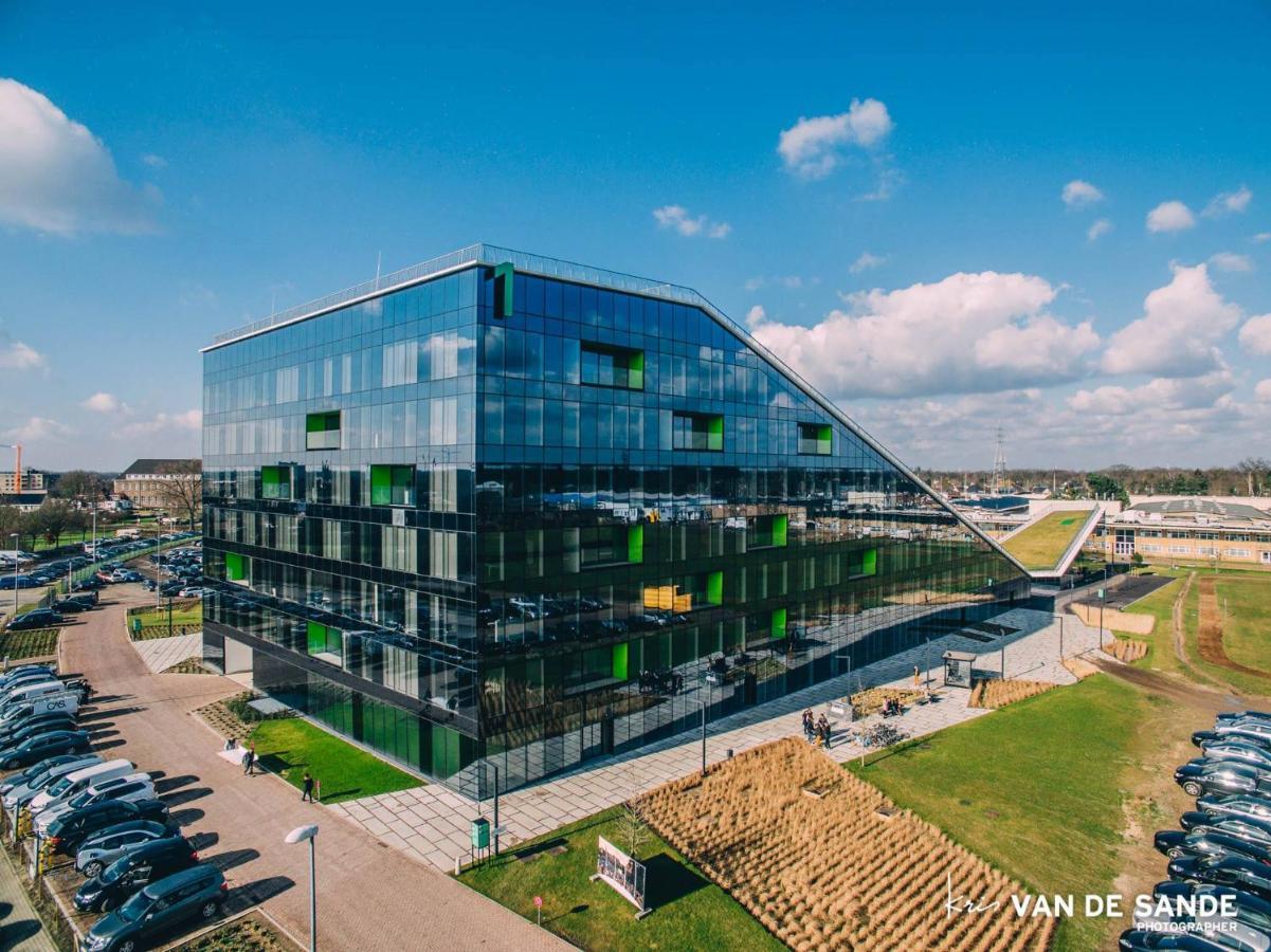 SHS Homes: Luxe Highrise with Stunning Views and Workspace Hasselt Exterior photo